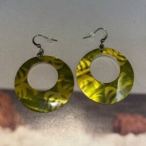 ❤️ 3/$15 
Iridescent Lime Green Acyrlic Palm Tree Dangle Earrrings